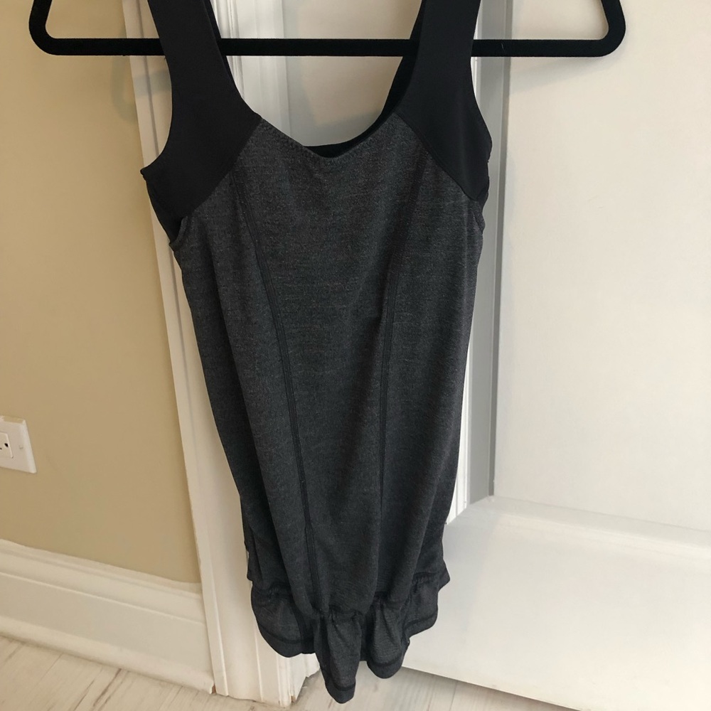 Lululemon grey and black tank top size 4